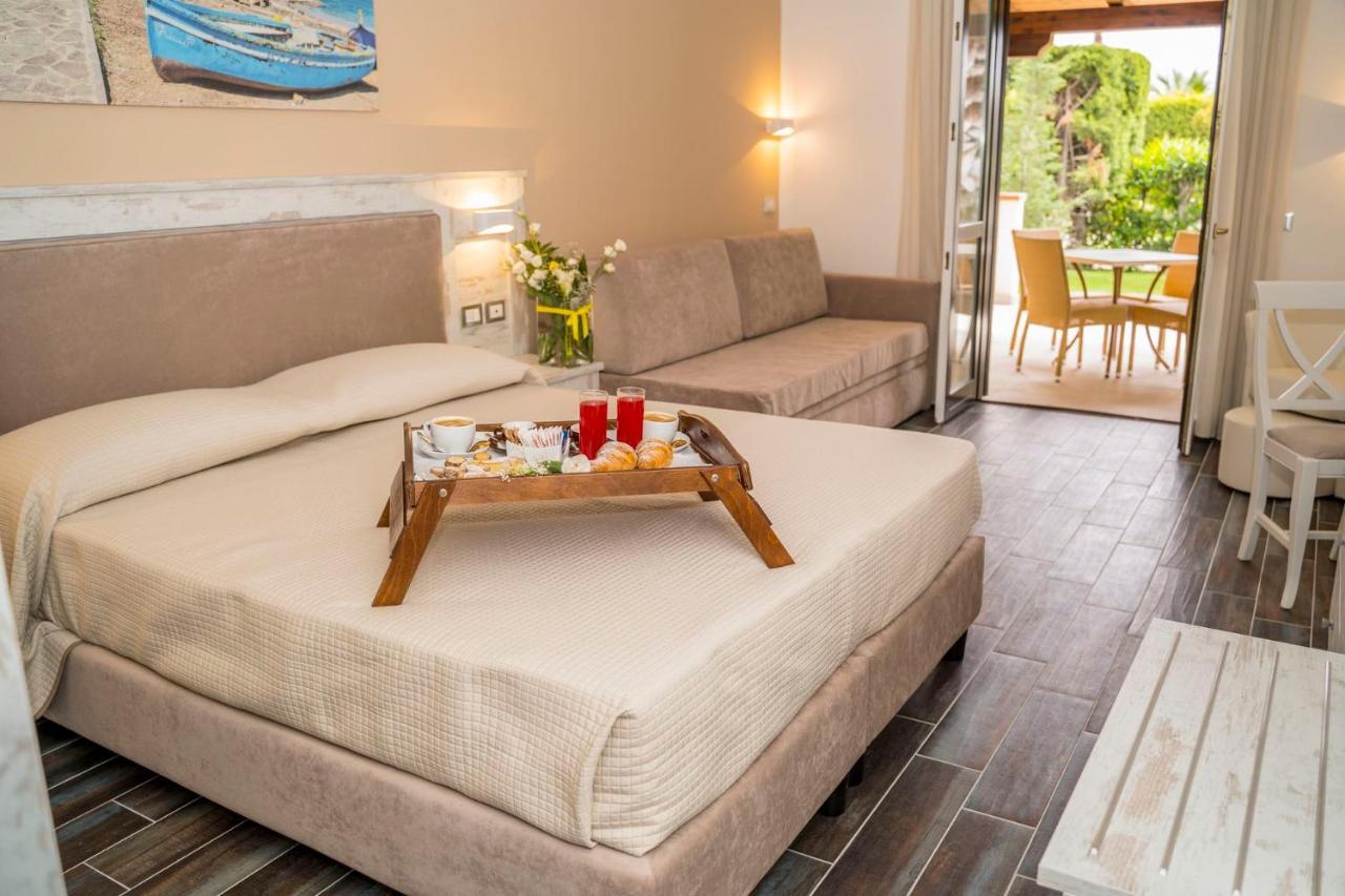 Dolcestate Hotel -Club Campofelice Di Roccella Dış mekan fotoğraf