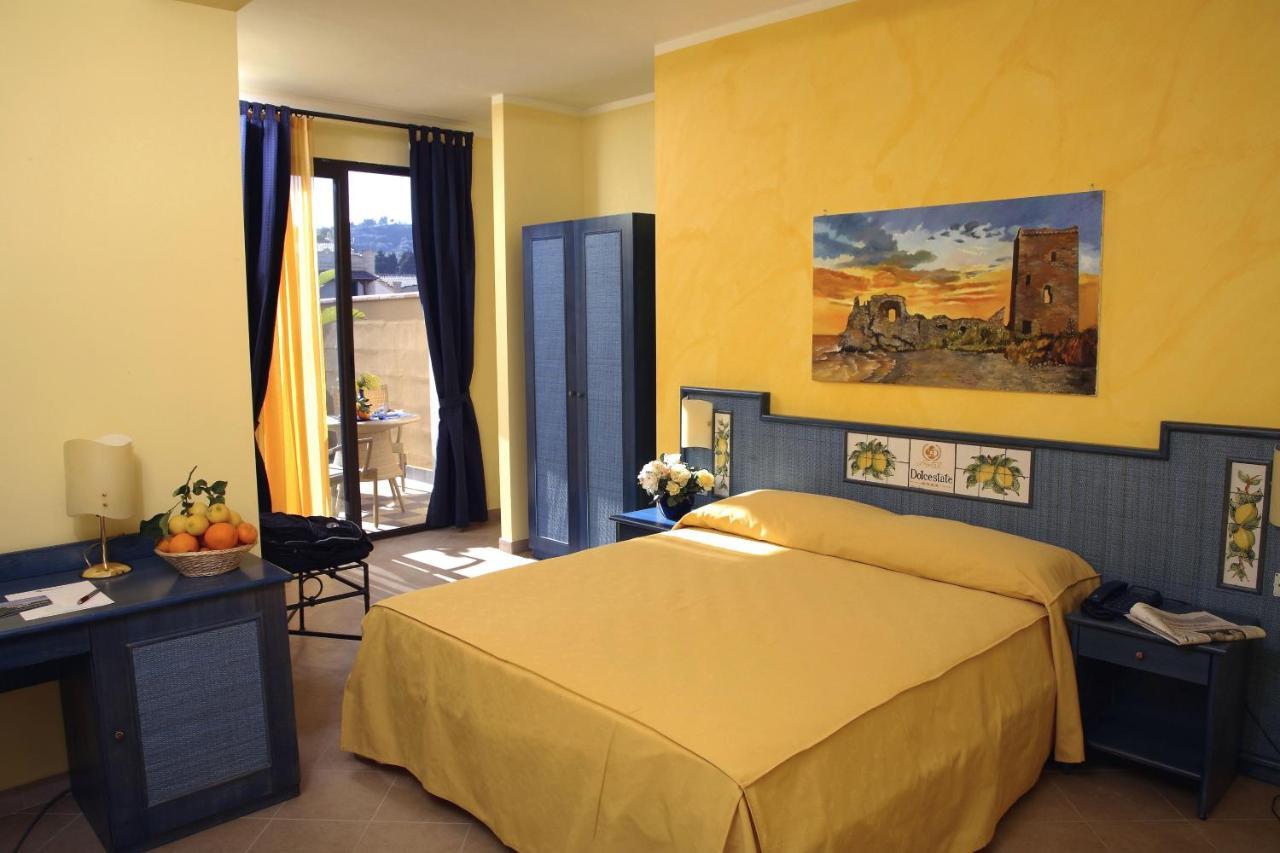 Dolcestate Hotel -Club Campofelice Di Roccella Dış mekan fotoğraf