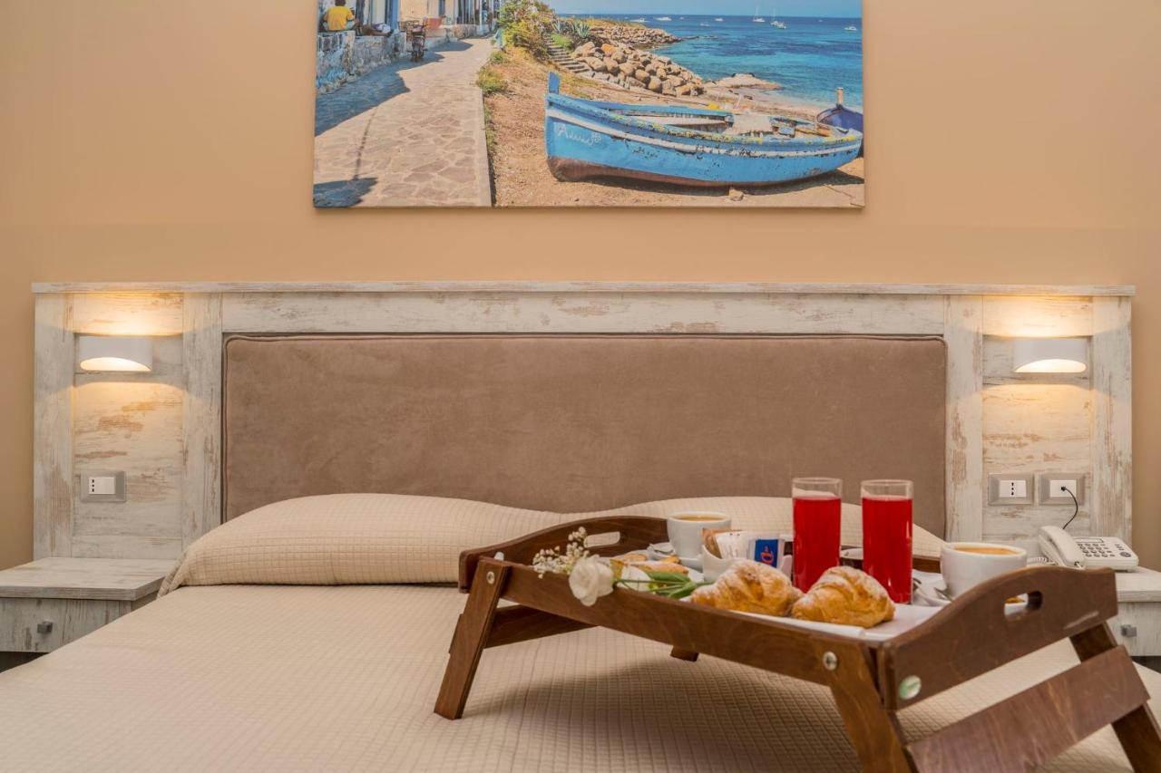 Dolcestate Hotel -Club Campofelice Di Roccella Dış mekan fotoğraf