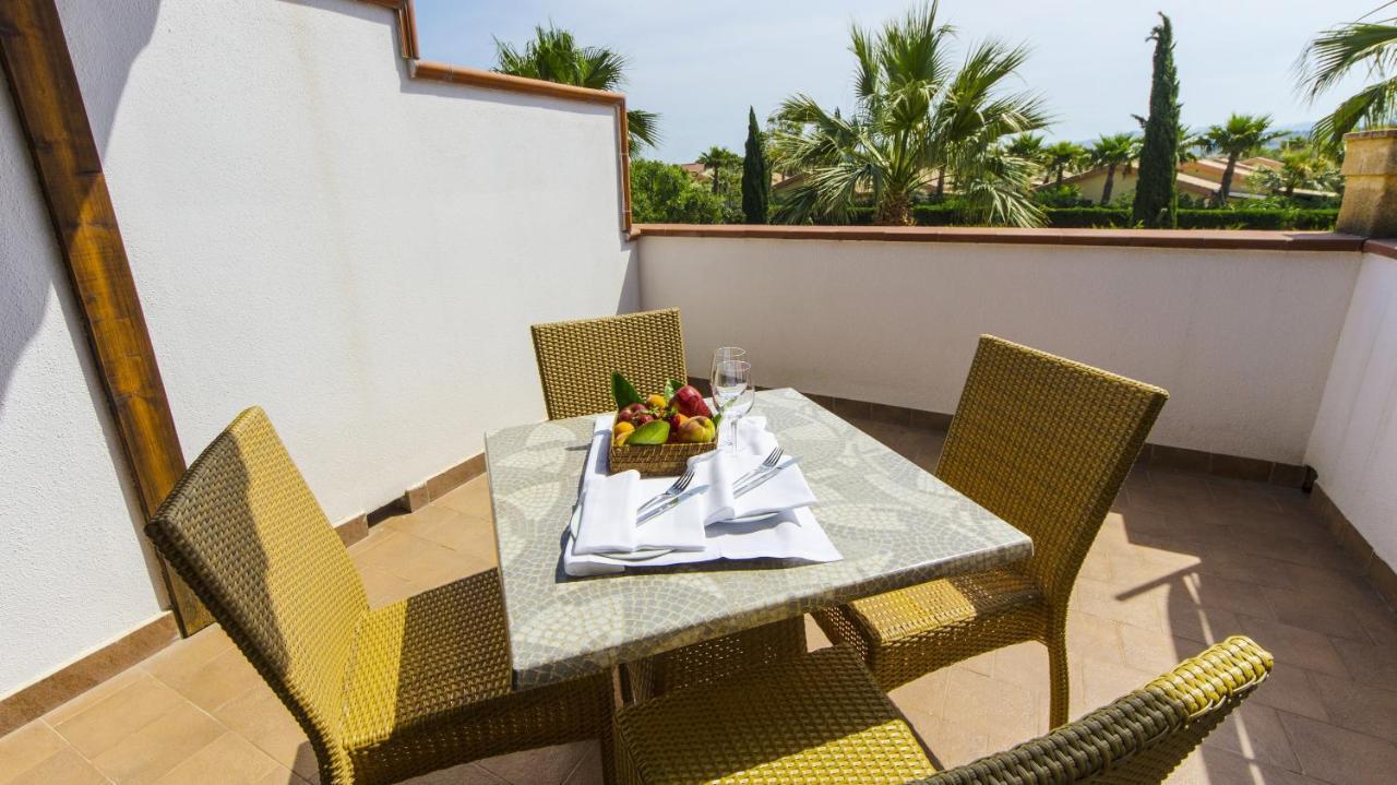 Dolcestate Hotel -Club Campofelice Di Roccella Dış mekan fotoğraf