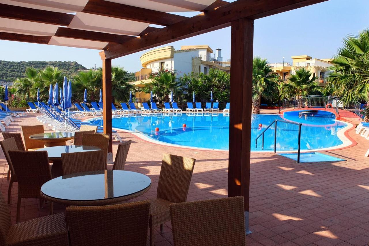 Dolcestate Hotel -Club Campofelice Di Roccella Dış mekan fotoğraf